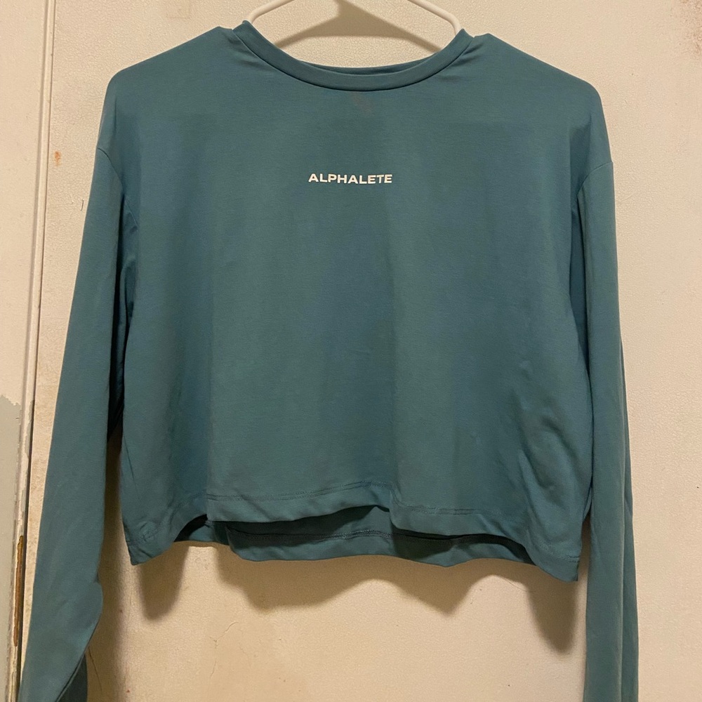 Alphalete long sleeve crop top